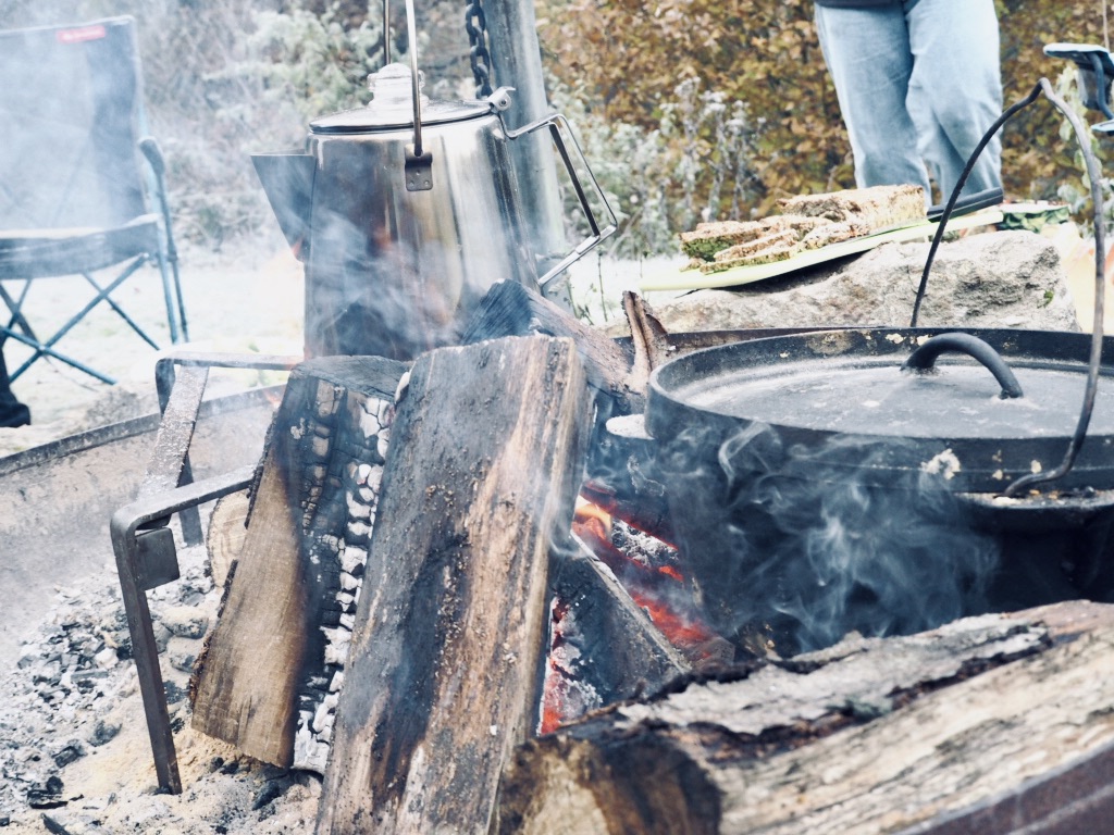 Camping Equipment: Dutch Oven, Kaffeekanne