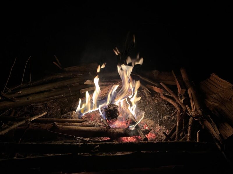 Wildnispaedagogik-Ausbildung: Feuermachen im Winter